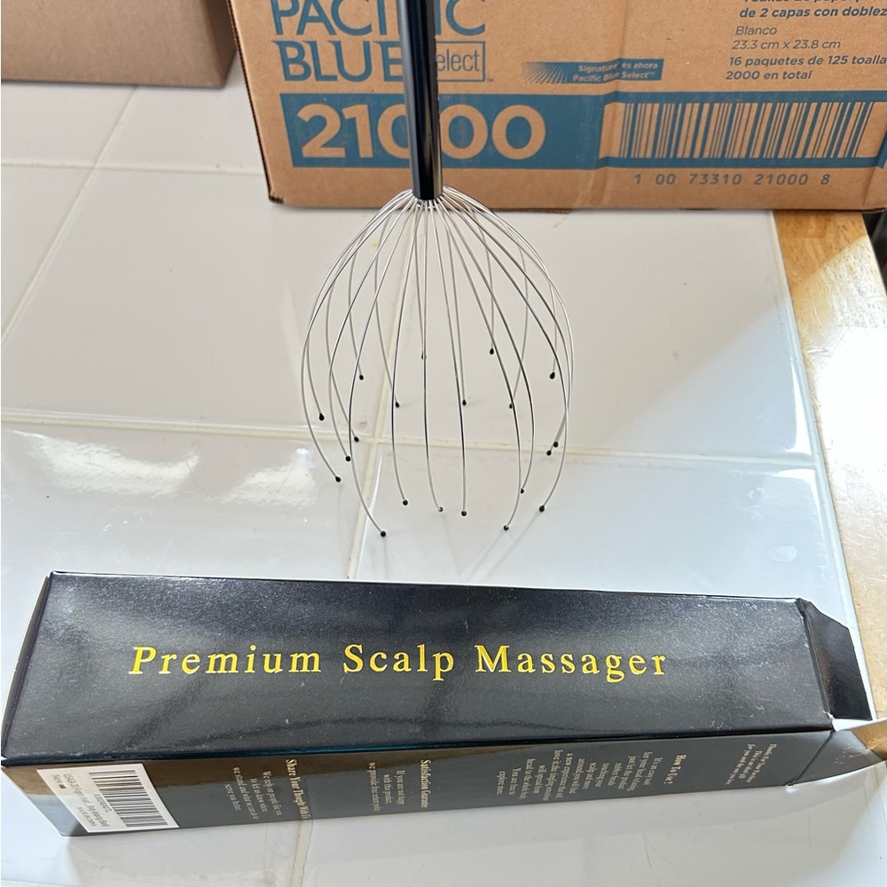 NWOT Premium Scalp Massager - Black